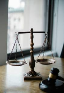 Cabinet d'avocat Luisella Ramoino -  Aide juridique par avocat pour une résiliation de contrat de travail à Menton 06500